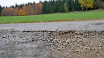 Auf dem Weg nach Trebesberg ist der Straßenzustand sehr schlecht. Überall klaffen Löcher