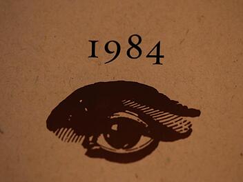 Umschlag einer fr&uuml;hen Ausgabe von George Orwells "1984).  Foto: Justin Sullivan, afp