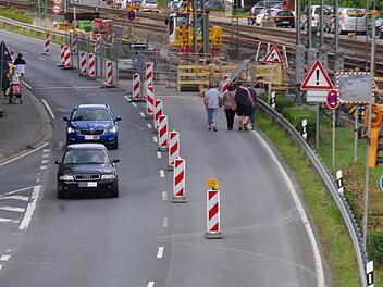 Trotz des Festbetriebs gibt es im Bereich der Baustelle auf der B 85 kaum Probleme. Foto: Marco Meißner