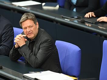 "Getrickst und getäuscht": Affäre um Robert Habeck und den Atomausstieg