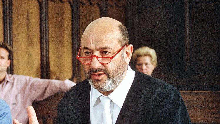 Kauziger Kultstar: Manfred Krug begeisterte in "Liebling Kreuzberg" als Berliner Kleine-Leute-Anwalt Robert Liebling.