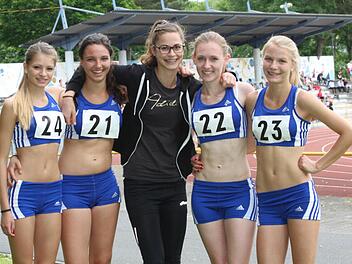Die U18-Staffel des TSV Bad Kissingen lief bei ihren Sieg über 4 x 100 Meter eine starke Zeit. Von links: Lena Schröter, Anna-Maria Brandl, Ersatzläuferin Michele Winbeck, Lynn Humpert und Jessica Schottorf, die zudem im Hürdenlauf und Weitsprung den Titel holte. Fotos: Reinhold Nürnberger