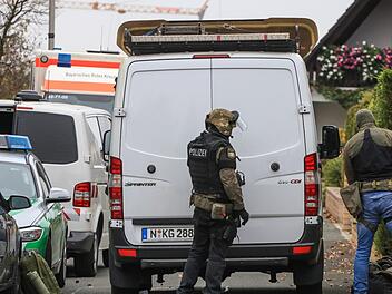 Mit einem Großaufgebot waren Einsatzkräfte am Dienstagvormittag in Untermembach vorgefahren. Foto: News5