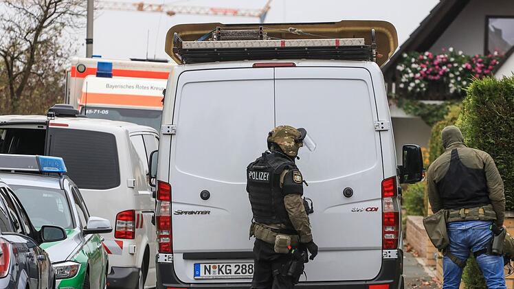 Mit einem Großaufgebot waren Einsatzkräfte am Dienstagvormittag in Untermembach vorgefahren. Foto: News5