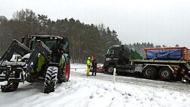Das Räumfahrzeug musste abgeschleppt werden.
