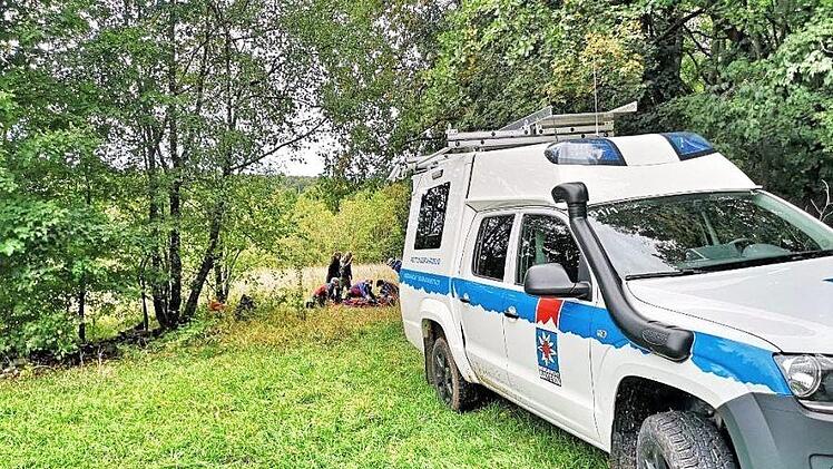 Mit Hilfe des Bergrettungswagens wurde der Wanderer in Sicherheit gebracht. Foto: Bergwacht