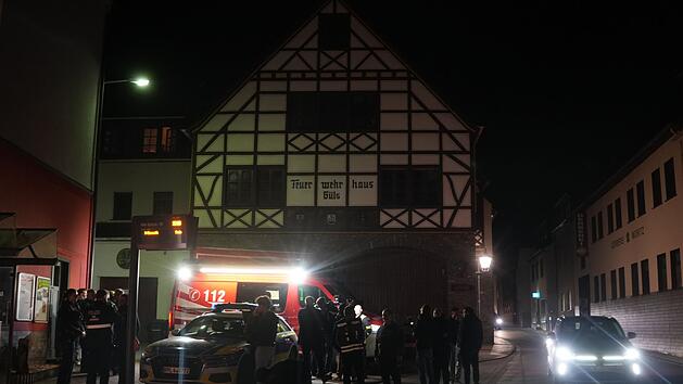 Lichtspektakel - Teile eines Meteoriten besch&auml;digen H&auml;user