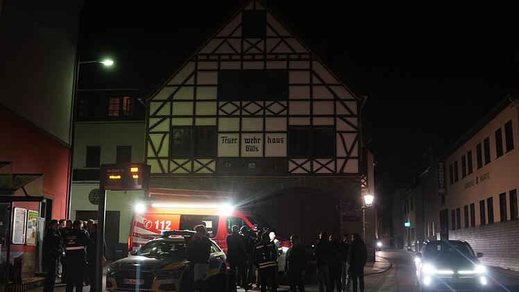 Lichtspektakel - Teile eines Meteoriten besch&auml;digen H&auml;user