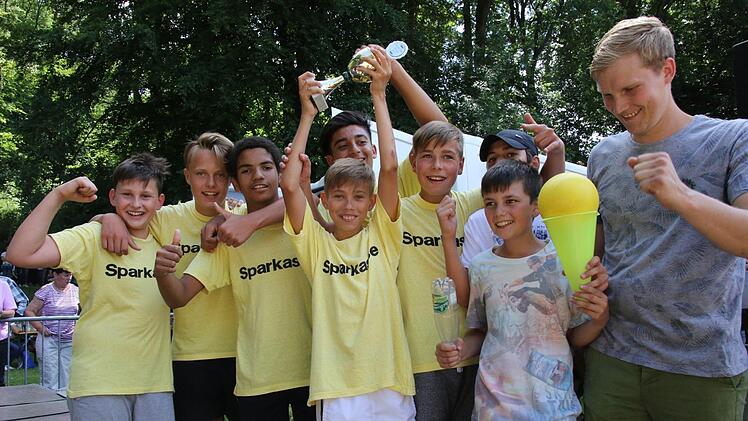 Impressionen vom Kinderfest in Neustadt: stolze SiegerFoto: Michael Stelzner