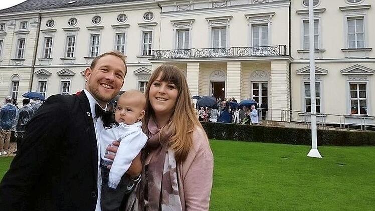 Andreas Bauer freute sich mit Ehefrau Natalie und Söhnchen Ben über die Einladung ins Schloss Bellevue.  Foto: privat