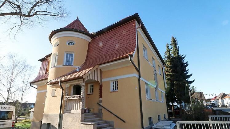 840 000 Euro will Heroldsbach im laufenden Jahr in die Fertigstellung des Kuratenhauses als Kulturzentrum stecken.  Foto: Josef Hofbauer