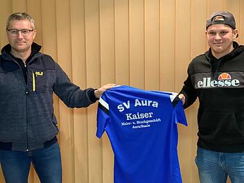 In der neuen Saison bilden Thomas Lutz (links) und David Böhm das gleichberechtigte Trainergespann beim SV Aura. Foto: Daniel Sauer