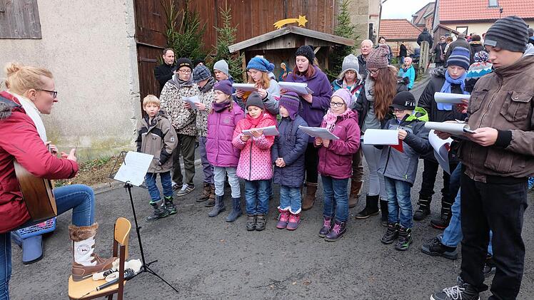 Impressionen von der Thundorfer Dorfweihnacht. Foto: Philipp Bauernschubert