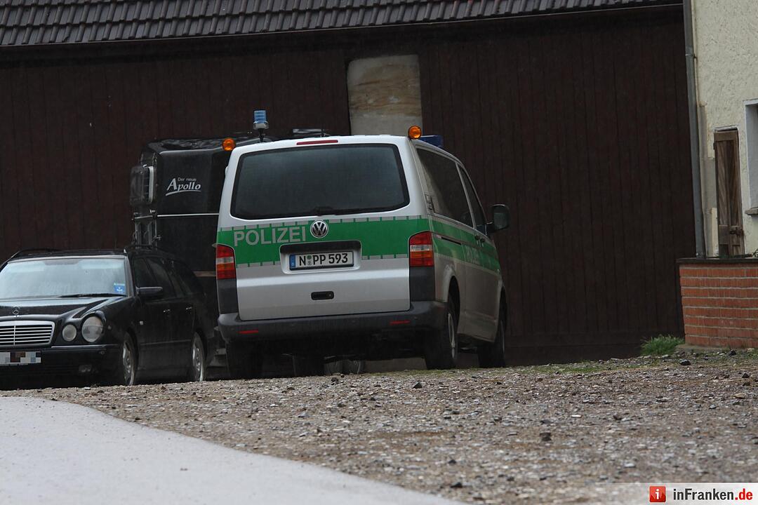 Kreis Ansbach: 41-Jähriger mit Stichverletzung aufgefunden – Kripo ermittelt