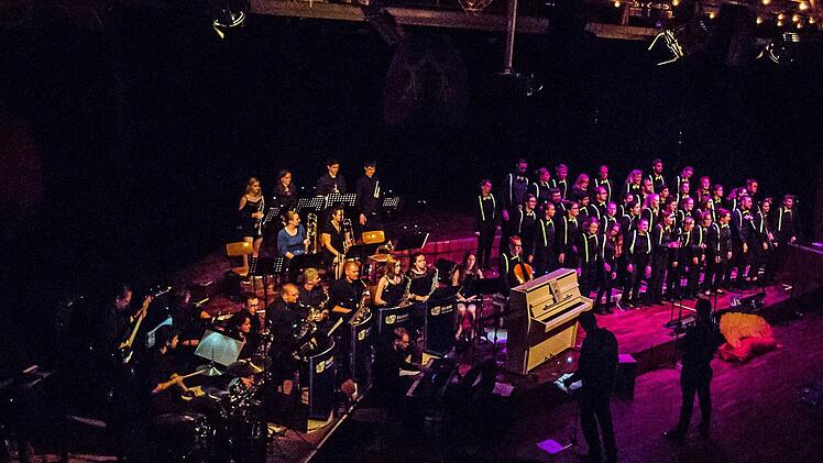 Impressionen vom Auftritt des Hochschulchores "Die Klangfänger" und der Hochschul-Bigband im Coburger KongresshausFoto: Jochen Berger