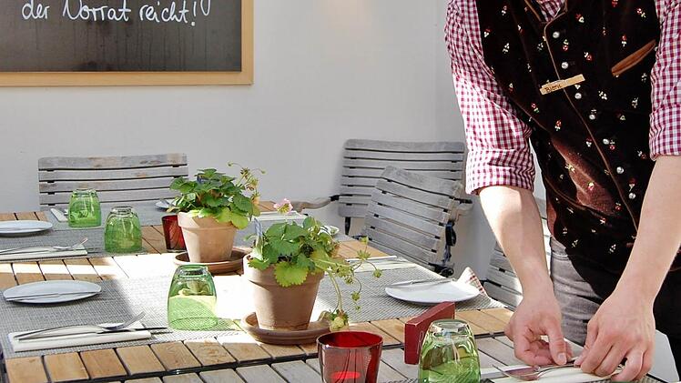 "Prämien zur Unterstützung der betrieblichen Berufsausbildung sind gerade in schwierigen Zeiten ein positives und wichtiges Signal", so die Einschätzung der IHK Würzburg-Schweinfurt.  Symbolbild: Sigismund von Dobschütz