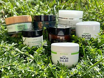 Moossalben sind als natürliche Anti-Aging Cremes beliebt - Erfahre mehr über die verschiedenen Moossalben auf dem Markt.