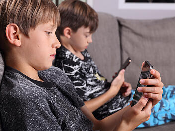 Kinder, Jugendliche, Social Media, Altersbegrenzung