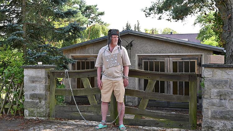 Mit seinen verrückten Einfällen macht der demente Dr. Willi Hoffmann (Ernst Stötzner) seinem Umfeld schwer zu schaffen.