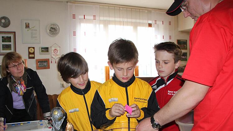 Bei der Gruppen-Auslosung für die Mini-WM blieb es bis zum Schluss spannend.Foto: Ulrike Müller