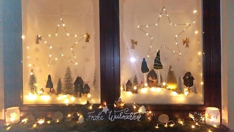 Adventsfenster gestalten die Unterpreppacher. Bis Heiligabend öffnen sich die Fenster. 33 Haushalte machen bei der Vereinsaktion mit.