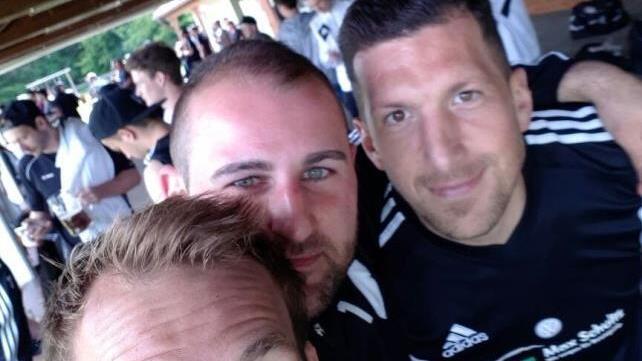 So sehen Sieger aus: André Zapf, Torwart Patrick Jauch (Mitte) und Ata Simitic (rechts).