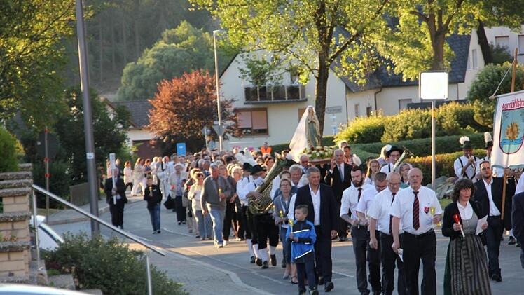 Am Samstagabend gab es eine Prozession. Foto: Veronika Schadeck