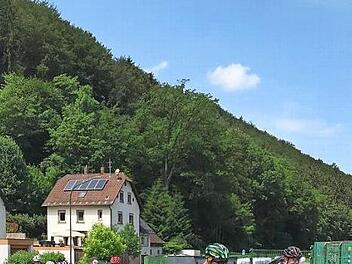 Bei der Auffahrt zum Ochsenkopf im Fichtelgebirge treten die Rennradler noch fit in die Pedale.