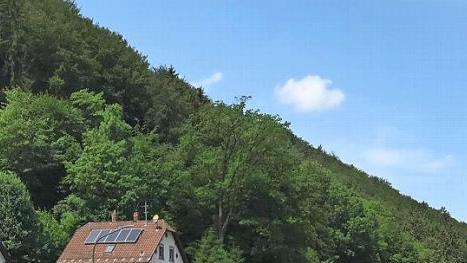 Bei der Auffahrt zum Ochsenkopf im Fichtelgebirge treten die Rennradler noch fit in die Pedale.