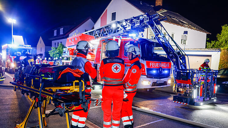 Mann stirbt bei Dachstuhlbrand im Kreis Erlangen-H&ouml;chstadt