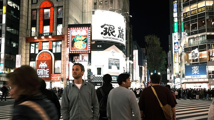 Psychologe und Moderator Leon Windscheid erkundet in einer neuen Folge "Terra X: Weltst&auml;dte" die japanische Hauptstadt Tokio.