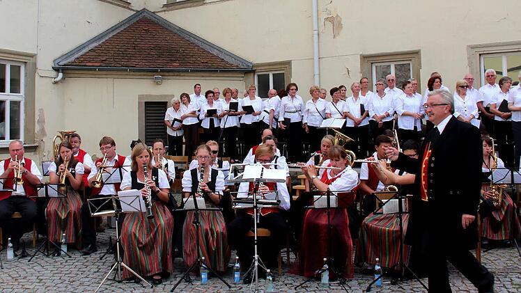 Die Stadtkapelle spielte zu Ehren Kemmers. Foto: Johanna Blum