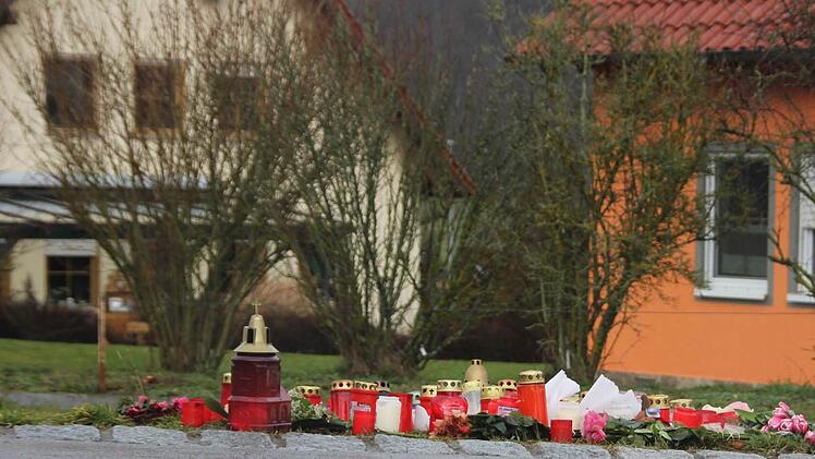 An dieser Stelle in Unterschleichach wurde die elfjährige Janina von einer Kugel in den Kopf getroffen, die der Schütze gezielt abegeben haben soll. Foto: Andreas Lösch