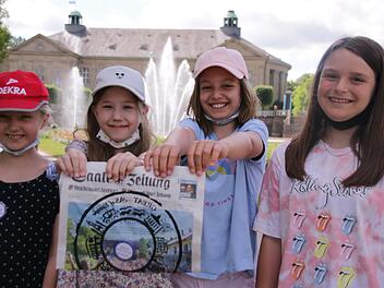 Hoffen, dass Bad Kissingen im Sommer  als Teil der Great Spas of Europe Weltkulturerbe wird:  Elisa (von links), Elisa, Olivia und Katharina. Im Unterricht haben sich die Grundschülerinnen mit der Bewerbung auseinandergesetzt.Foto: Benedikt Borst