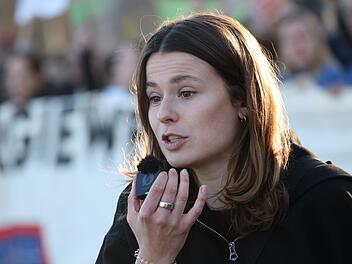 Luisa Neubauer hat einen Vorsto&szlig; der Unionsfraktion im Bundestag in Bezug auf die Energiepolitik hart kritisiert.