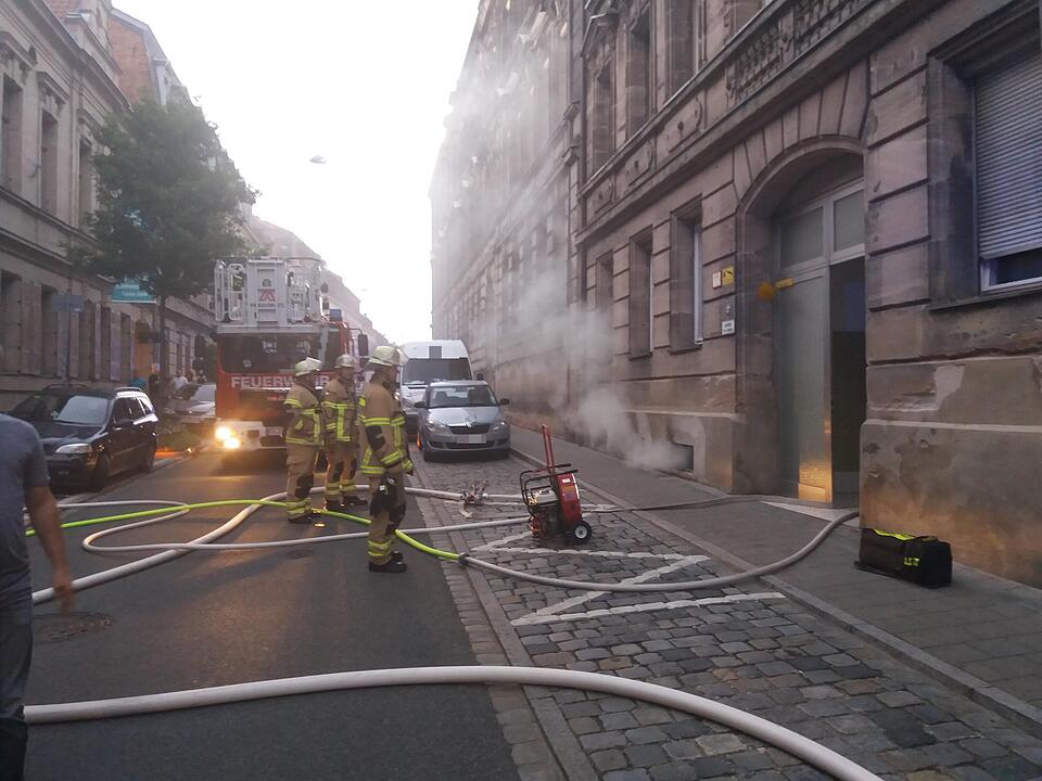 Fürth: Kellerbrand in Mehrfamilienhaus