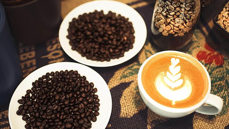 Ökotest hat Kaffeebohnen getestet. Dabei bekamen einige Marken ein schlechtes Urteil.