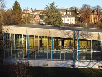 Im Herbst 2021 wurde das Aus für das alte Hallenbad besiegelt. Die Ausgangslage für den Neubau hat sich zuletzt dramatisch verschlechtert.