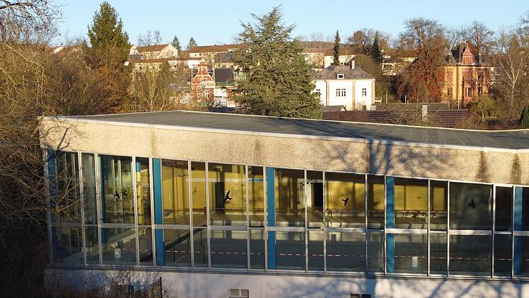 Im Herbst 2021 wurde das Aus für das alte Hallenbad besiegelt. Die Ausgangslage für den Neubau hat sich zuletzt dramatisch verschlechtert.