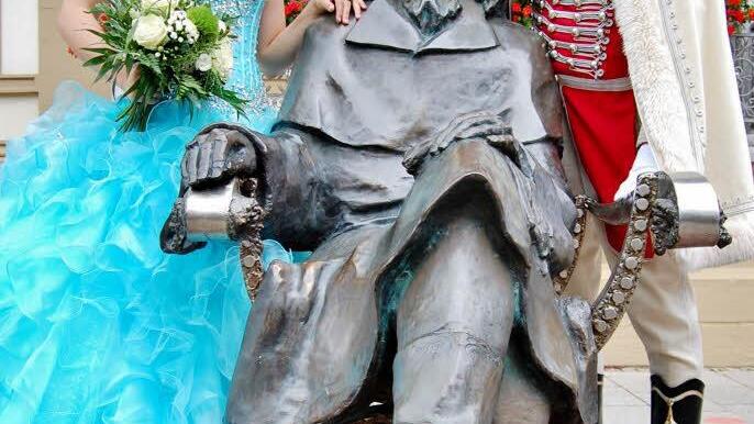 Quellenkönigin Victoria Brath (20) und ihr Fürst Ferenc II. Rakoczy alias Timo Baier Foto: Sigismund von Dobschütz