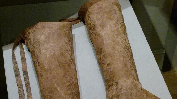 Auch die Pontifikalstrümpfe des "Bamberger Papstes" haben die Reise nach Mannheim angetreten.