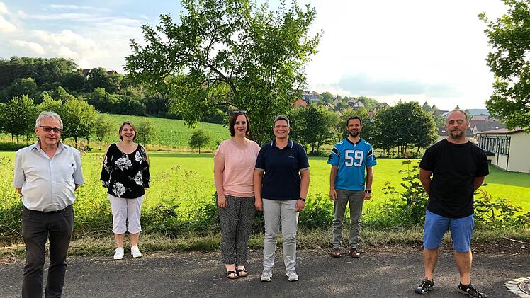 Der neue und alte Vorstand: (von links) Michael Grom (Kassier), Carolin Hanft (2. Vorsitzende), Susanna Stollberger (Schriftführerin), Anke Stollberger (1. Vorsitzende), Christian Metz (Dirigent), Peter Tischler (3. Vorsitzende) Foto: Anke Stollberger