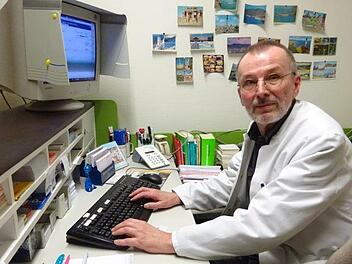 Seine Praxis in Großwenkheim schließt Dr. Norbert Dimmler am Freitag, 31. März, nach 37 Jahren. Allerdings wird er sich noch nicht ganz in den Ruhestand zurückziehen. Foto: AntonThen