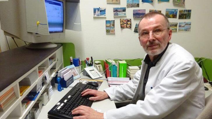 Seine Praxis in Großwenkheim schließt Dr. Norbert Dimmler am Freitag, 31. März, nach 37 Jahren. Allerdings wird er sich noch nicht ganz in den Ruhestand zurückziehen. Foto: AntonThen