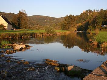 Das Wiesenttal mit Burg Neideck (rechts) bei Streitberg Foto: Reinhard Löwisch
