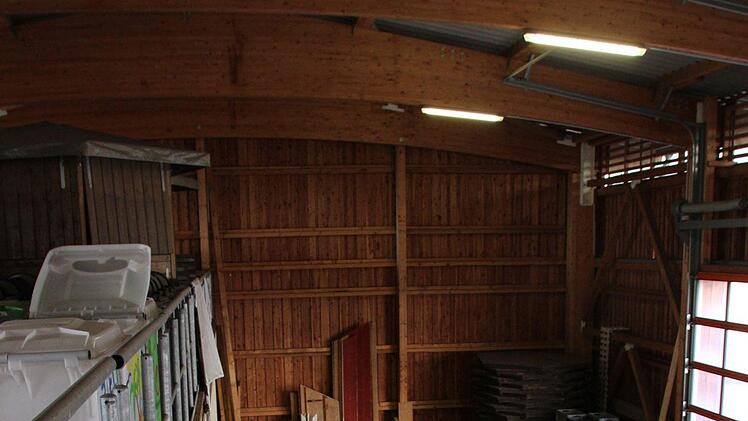 Weihnachtsmarktbuden im (sehr langen) Winterschlaf: Ein Blick in die Lagerhalle des CEB.Oliver Schmidt