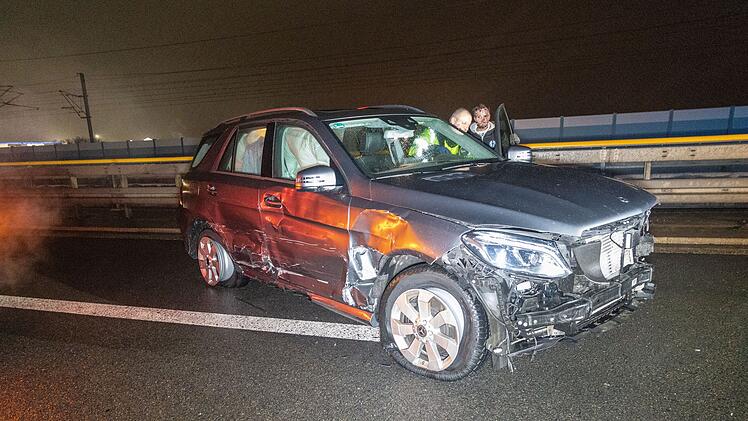 Blitzeis auf der A73: Unfallserie sorgt für stundenlange Sperrung