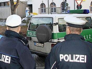 Auf randalierende Jugendliche am Bahnhof oder sonstwo im Stadtgebiet kann man in Kulmbach gut verzichten. Bei den Vorfällen vor einigen Wochen hat erst eine massive Polizeipräsenz am Bahnhof dazu geführt,dass wieder Ruhe eingekehrt ist. Um auf Dauer Abhilfe zu schaffen, planen Stadt und Landkreis, einen Streetworker einzusetzen.  Foto: Jochen Nützel