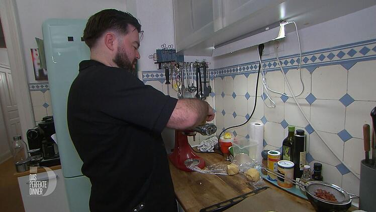 Technik-Fan Pelzi (39) besitzt viele Küchengeräte.