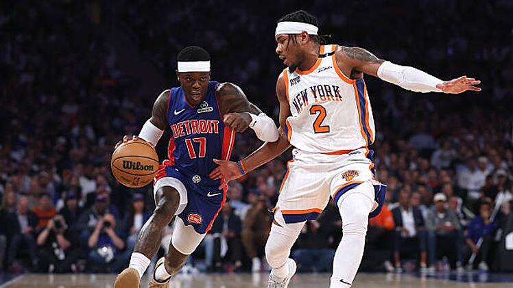 Der Kapitän der Weltmeister von 2023, Dennis Schröder (links, hier in Diensten der Detroit Pistons), wird auch bei der Europameisterschft 2025 das deutsche Team anführen.